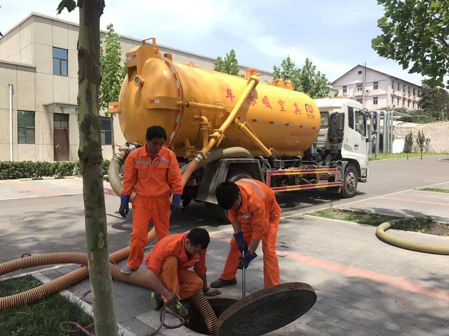 鄂托克化粪池清理与5-8吨吸粪车施工效率分析